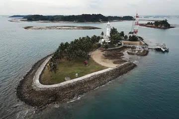PULAU DIKENAL PASTI: Perairan di Pulau Satumu, yang sebelum ini dikenali sebagai Pulau Coney (tiada kena mengena dengan pulau yang terletak di utara Punggol), adalah antara tiga pulau yang telah dikenal pasti bagi tapak berpotensi untuk penternakan ikan. - Foto fail