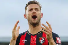 YAKIN MENANG: Kapten Bournemouth Simon Francis, mendakwa pasukannya "tidak gentar" hadapi Manchester United seperti yang pernah dirasakan dahulu. - Foto REUTERS
