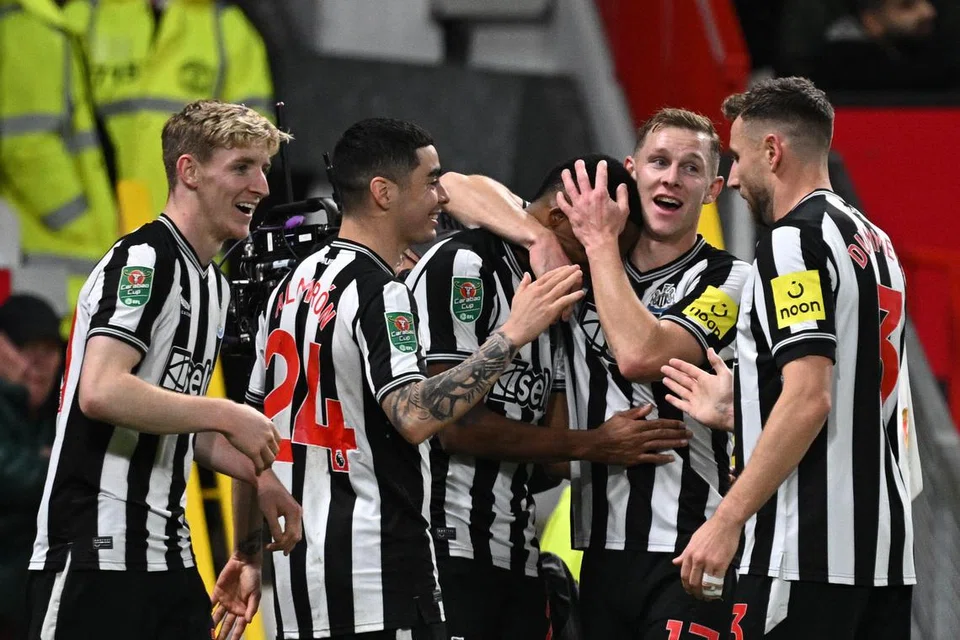 RENTAK KEMENANGAN: Pemain Newcastle meraikan gol ketiga yang dijaringkan oleh Joe Willock dalam perlawanan Piala Liga dengan Newcastle. 