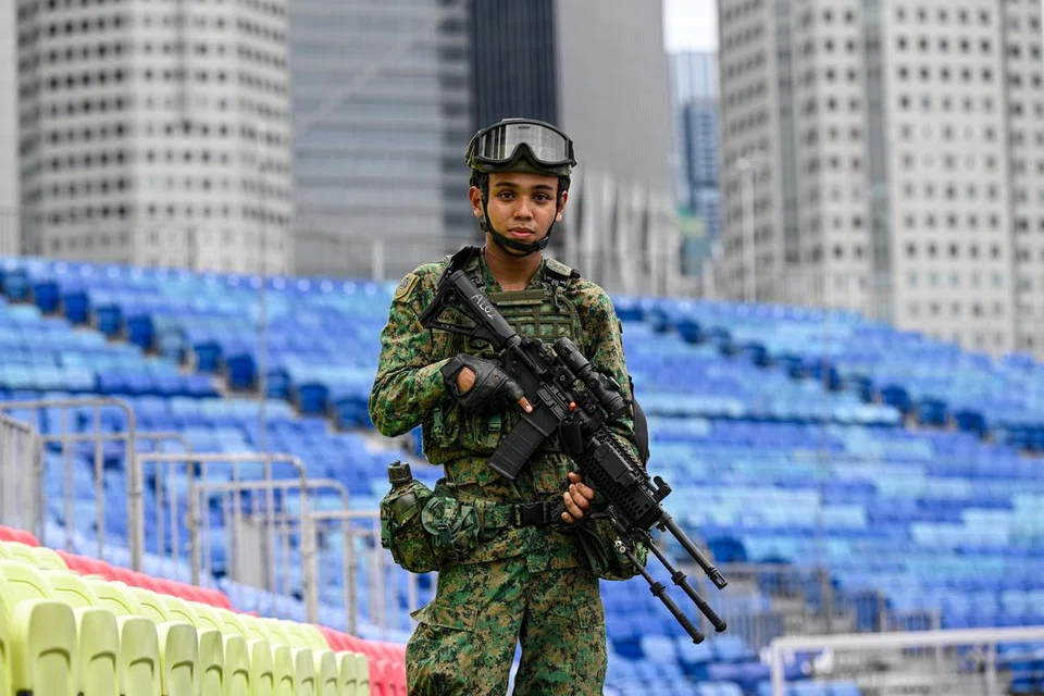 Lans Koperal (LCP) Muhammad Ilhan Ezra Mohamed Rayhan mengalu-alukan masa terluang bersama rakan seangkatan untuk memberikan prestasi terbaik dalam segmen Pertunjukan Dinamik (D3) Ulang Tahun Pertahanan Mutlak ke-40 (TD40) dalam Perbarisan Hari Kebangsaan (NDP) 2024.