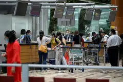 KIAN PULIH: Encik Iswaran berkata paras bilangan pekerja yang bertugas di Lapangan Changi kini sekitar 90 peratus paras prapandemik. - Foto BH oleh FELINE LIM