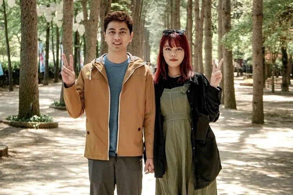 Pasangan suami isteri Encik Zameer Serlan (kiri) dan Cik Pamela Lee Nur Shuhadah (kanan) memulakan perniagaan Kaido berdasarkan pengalaman kurang selesa Encik Zameer memakai capal tradisional disebabkan beliau mempunyai tapak kaki berlekuk tinggi. 