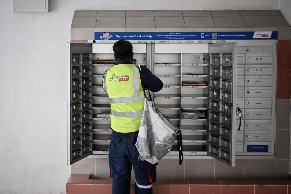 SURAT KURANG: Jumlah surat yang dihantar secara domestik telah berkurangan daripada sekitar 490 juta surat pada tahun kewangan 2015 kepada 260 juta surat pada tahun kewangan 2022. 