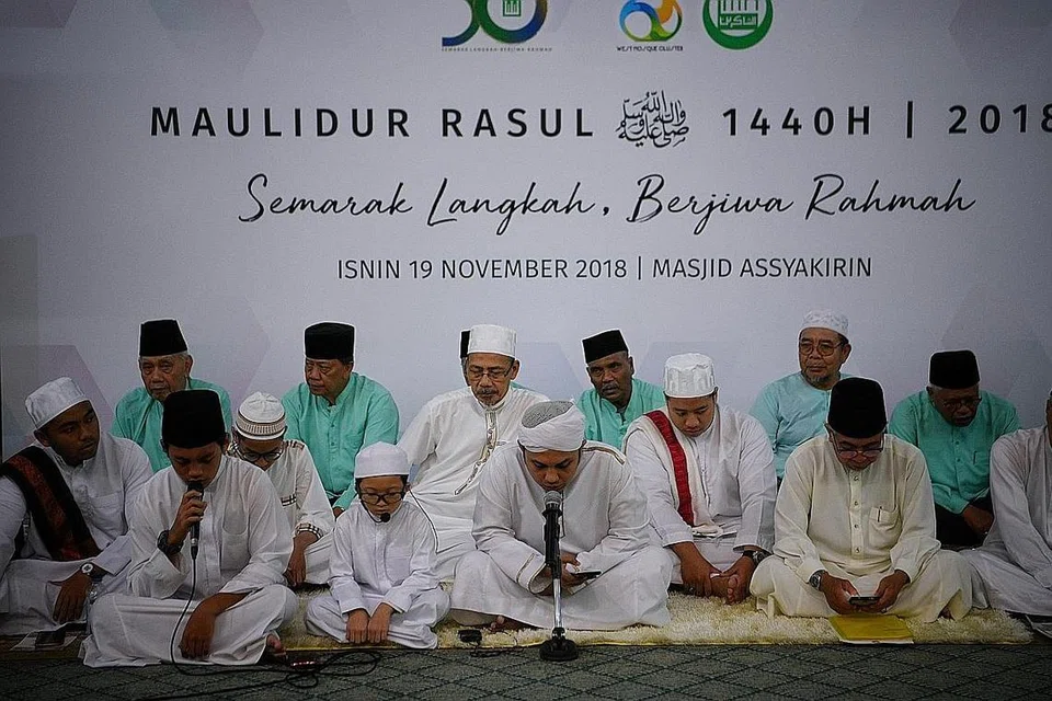 MEMPERINGATI HARI ISTIMEWA: Sambutan Maulud Nabi yang pernah diadakan di masjid di sini. - Foto fail