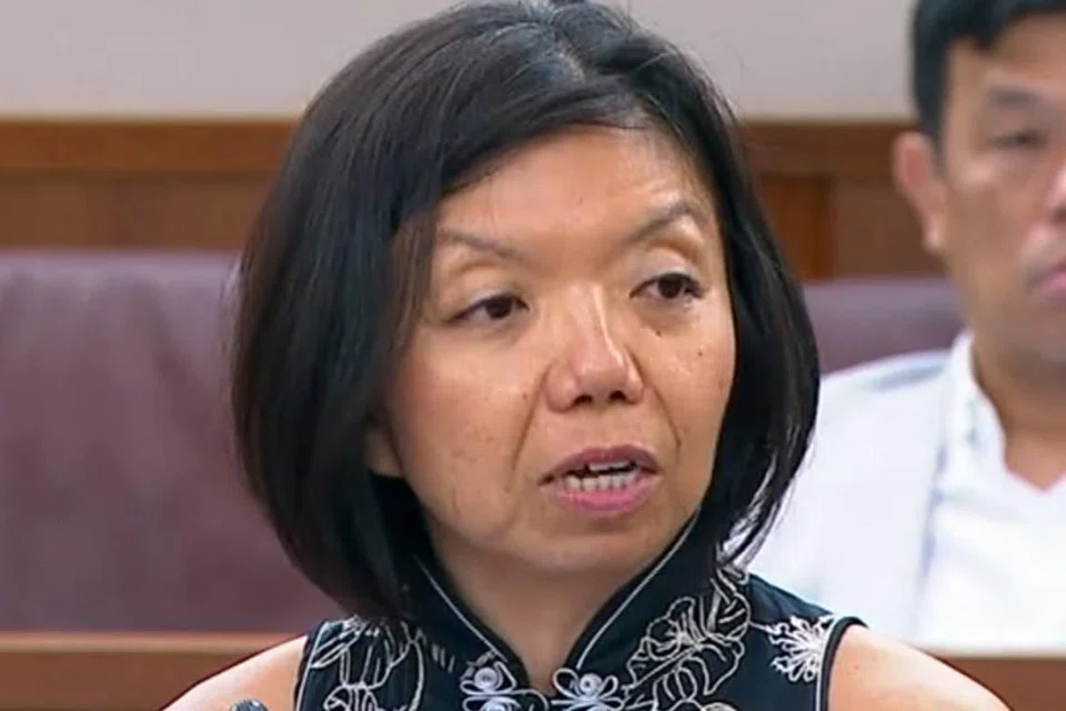 Anggota Parlimen Dilantik (NMP) Cik Anthea Ong.