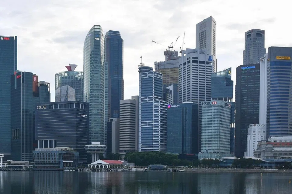 SINAR HARAPAN: Ekonomi Singapura dijangka tumbuh 5.5 peratus pada 2021, menurut pakar ekonomi yang ditinjau Penguasa Kewangan Singapura (MAS).