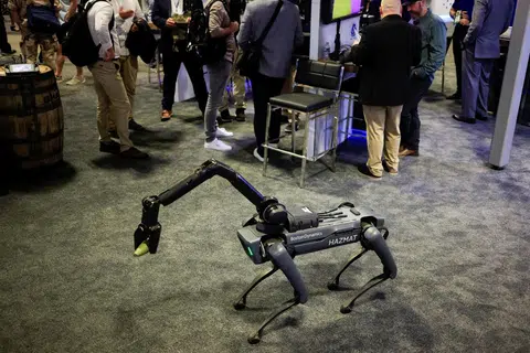 Robot tentera