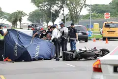 MAUT SEBELUM SEMPAT TIMANG ANAK SULUNG: Encik Jason Tan disahkan meninggal dunia di tempat kejadian oleh seorang paramedik SCDF. Beliau baru berkahwin bulan lalu dan bakal menjadi seorang bapa. - Foto-foto SHIN MIN, KEVIN LIM