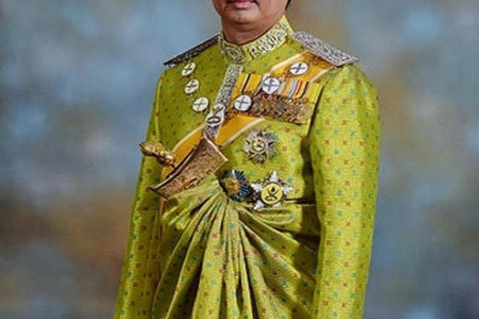 MENGADAP AGONG: Ketua Pembangkang Malaysia, Datuk Seri Anwar Ibrahim, dijangka mengadap Yang di-Pertuan Agong, Al-Sultan Abdullah Ri'ayatuddin Al-Mustafa Billah Shah (gambar atas), hari ini. - Foto FAIL