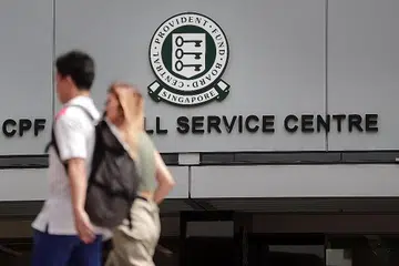 TOKOKAN LEBIH TINGGI: Sebanyak $1.81 bilion dimasukkan ke dalam akaun Khas atau akaun Persaraan dalam tiga suku pertama tahun ini, 23 peratus lebih tinggi berbanding tempoh sama tahun lalu. - Foto fail
