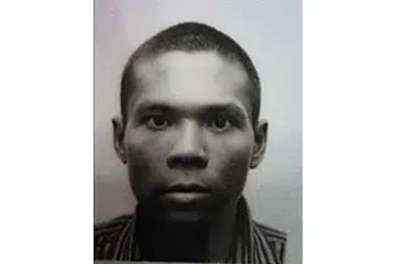 DITANGKAP: Usaha mencari Asrul Nizam Jamil (gambar atas) yang telah ditangkap hari ini (6 Julai) menyebabkan kesesakan di pusat pemeriksaan Woodlands semalam.