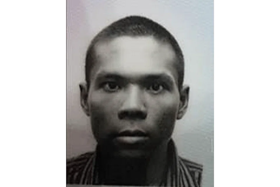 DITANGKAP: Usaha mencari Asrul Nizam Jamil (gambar atas) yang telah ditangkap hari ini (6 Julai) menyebabkan kesesakan di pusat pemeriksaan Woodlands semalam.