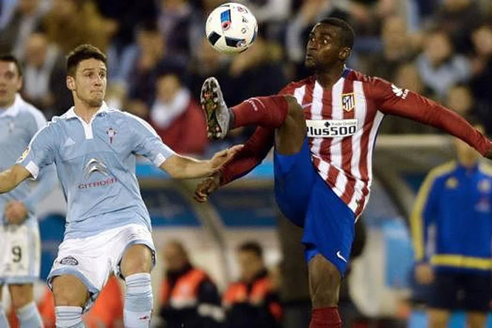 HARGA REKOD: Jackson Martinez (kanan) 'nama besar' terkini berpindah ke Liga Super China. - Foto AFP