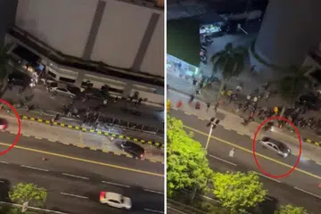 Kejadian dua kenderaan merempuh sekumpulan individu berhampiran sebuah pusat hiburan di Jalan Klang Lama, Kuala Lumpur, sedang disiasat Polis Diraja Malaysia (PDRM) sebagai cubaan bunuh.