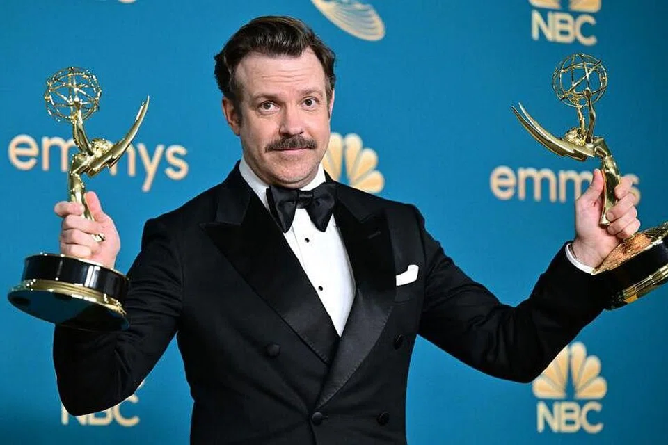 PELAKON LELAKI TERBAIK: Jason Sudeikis daripada Ted Lasso - Foto REUTERS