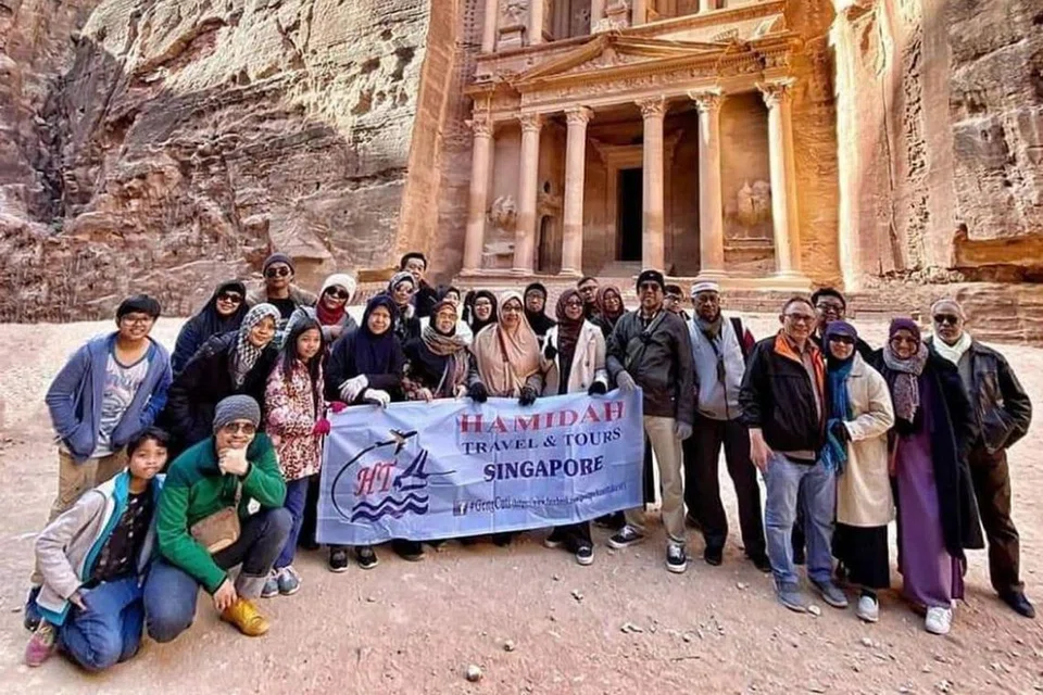 PERANCANGAN KEMBARA DIBATALKAN BUAT MASA INI: Gambar ini merakamkan rombongan wisata Hamidah Travel and Tours ke Petra, Jordan pada Disember lalu. Kini, agensi pelancongan itu terpaksa membatalkan semua perancangan kembara buat pelanggannya sedang banyak negara mengenakan sekatan perjalanan. - Foto FACEBOOK HAMIDAH TRAVEL AND TOURS PTE LTD