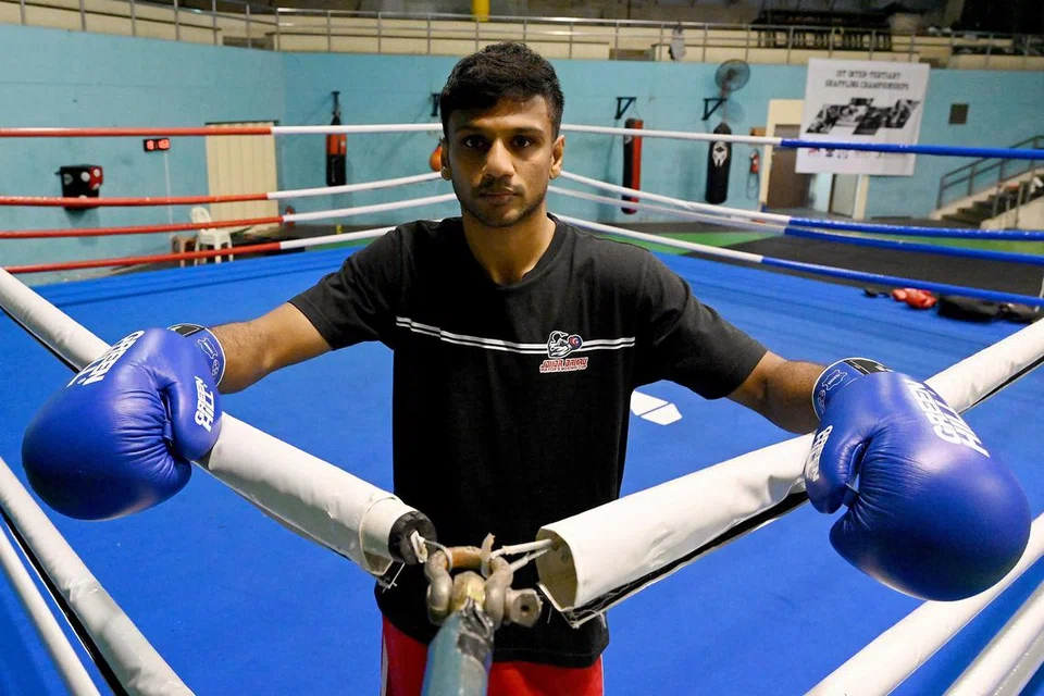 MASIH BERJUANG DI GELANGGANG: Petinju negara, Mohamed Hanurdeen Hamid, bertekad terus berlatih dengan gigih dalam usaha mendapat tempat dalam kontinjen Singapura ke Sukan SEA 2025 di Thailand.