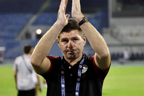 Selepas gagal sebagai pengurus di Aston Villa, Steven Gerrard, menguruskan kelab Arab Saudi, Al-Ettifaq, tetapi kurang dua tahun kemudian beliau mengundur diri setelah peminat menggesa beliau dipecat.