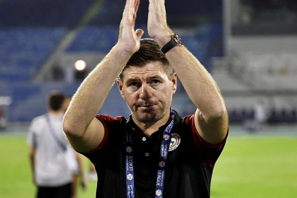 Selepas gagal sebagai pengurus di Aston Villa, Steven Gerrard, menguruskan kelab Arab Saudi, Al-Ettifaq, tetapi kurang dua tahun kemudian beliau mengundur diri setelah peminat menggesa beliau dipecat.