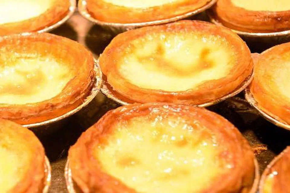 PALING LARIS: Tart telur dengan sarang burung yang rangup dan lemak manis antara hidangan terkini restoran. 