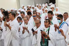 Setiba di tanah suci, mutawif dan pembimbing akan menemani setiap kumpulan jemaah sepanjang manasik supaya ibadah dapat dijalankan dengan tenang.