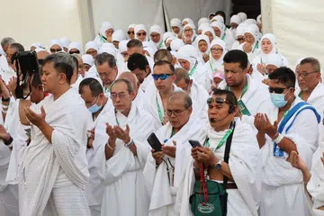 Setiba di tanah suci, mutawif dan pembimbing akan menemani setiap kumpulan jemaah sepanjang manasik supaya ibadah dapat dijalankan dengan tenang.