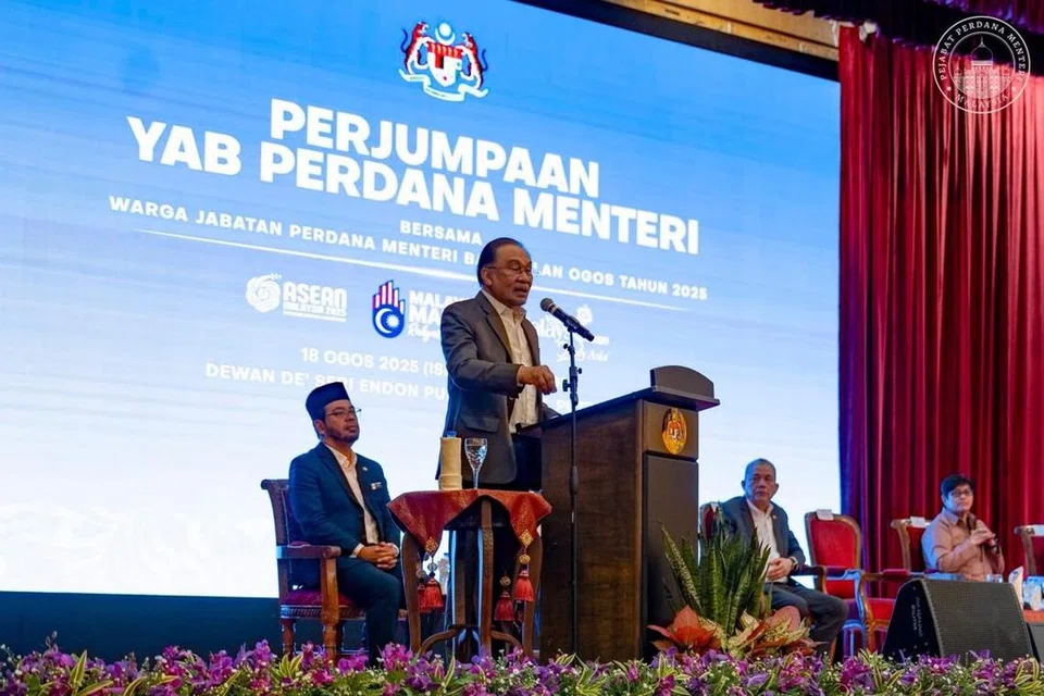 Zara Qairina, Anwar
