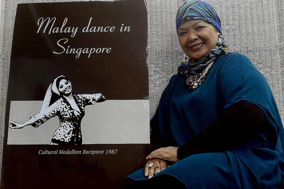Cik Som Said, penerima anugerah Pingat Budaya Majlis Seni Kebangsaan (NAC) dan Anugerah Jauhari Berita Harian.