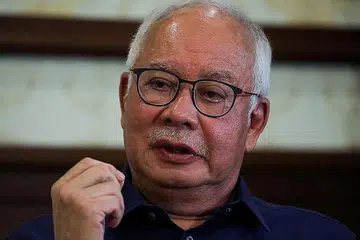 ENCIK NAJIB TUN RAZAK: Akan mohon pengampunan Yang di-Pertuan Agong bagi hukuman penjara 12 tahun dan denda RM210 juta kerana menyeleweng RM42 juta dana SRC International.