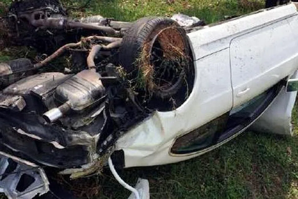 AKIBAT TERBABAS: Kereta BMW 6 Series yang dipandu teman Awal Ashaari, Encik Izuan Mokhtar, rosak teruk akibat kemalangan semasa menuju ke Melaka. - Foto BERITA HARIAN MALAYSIA