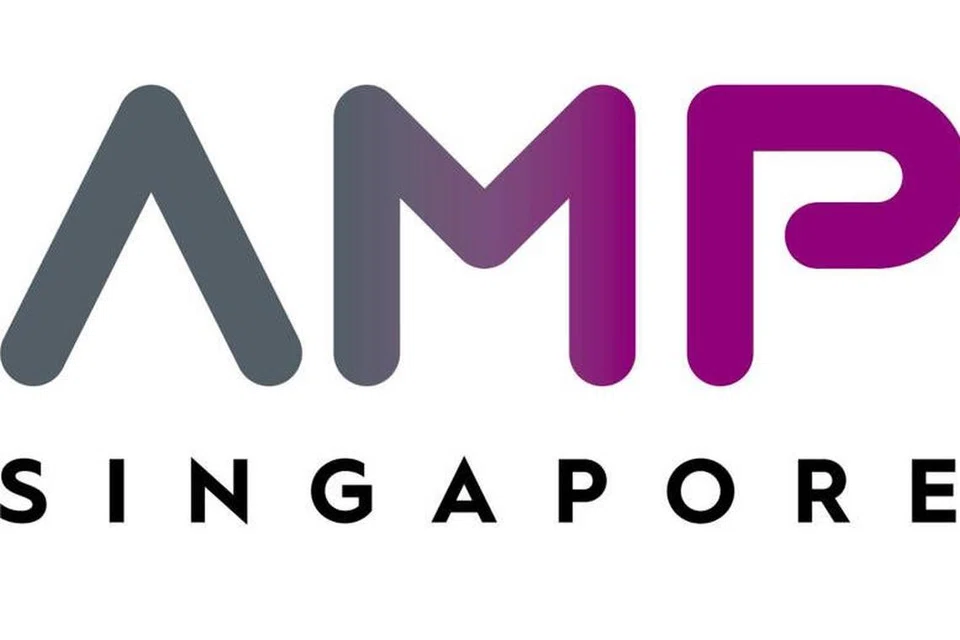 Dana Pendidikan Muslim Singapura (SMEF) menyediakan Biasiswa SMEF-Perubatan untuk pelajar perubatan dan Biasiswa SMEF-Profesor Ahmad Ibrahim bagi pelajar undang-undang dalam mengurangkan beban kewangan mereka.