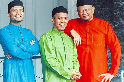 ASTRO ADA HUBUNGI RAIHAN: Raihan, yang kini dianggotai (dari kiri) Amran, Che Amran dan Abu Bakar, berkata Astro ada mempelawa mereka menyertai Gema Gegar Vaganza (GGV). - Foto UTUSAN MELAYU