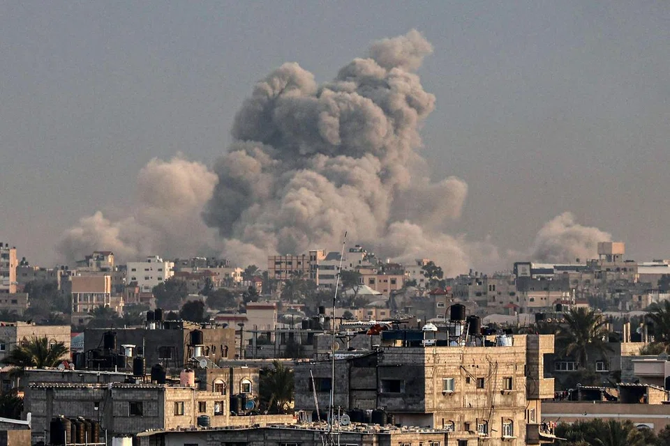 PERANG BERTERUSAN: Pengeboman terus berlaku di selatan Gaza pada 15 Januari.