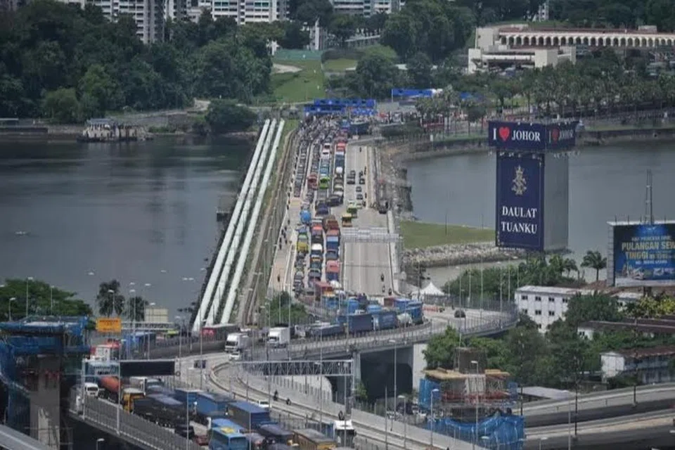 Cadangan untuk projek Zon Ekonomi Khas (SEZ) Johor-Singapura termasuk sistem pelepasan imigresen tanpa pasport.