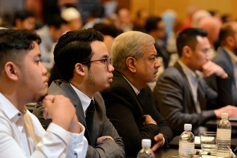 MENAMBAH PENGETAHUAN DAN IDEA: Peserta yang hadir semasa sidang dua hari itu telah mendengar pembentangan idea tentang membentuk agama masa hadapan dari penceramah-penceramah yang diundang. - Foto MUIS