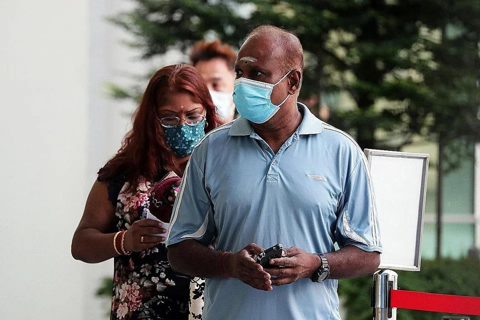 KALAYARASAN KARUPPAYA: Pegawai siasatan HDB ini gagal menjalankan tugas dengan bersubabat bersama rakan yang melanggar undang-undang. - Foto BH oleh KELVIN CHNG