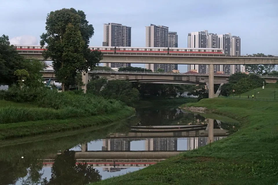 KEBOLEHPERCAYAAN KEKAL TINGGI SECARA KESELURUHAN: Secara purata, tren MRT  mencatat 1.65 juta km tanpa kelewatan lebih lima minit dalam tempoh 12 bulan yang berakhir pada Mac 2023, turun daripada 2.09 juta km kereta api yang ditetapkan sepanjang 2022.