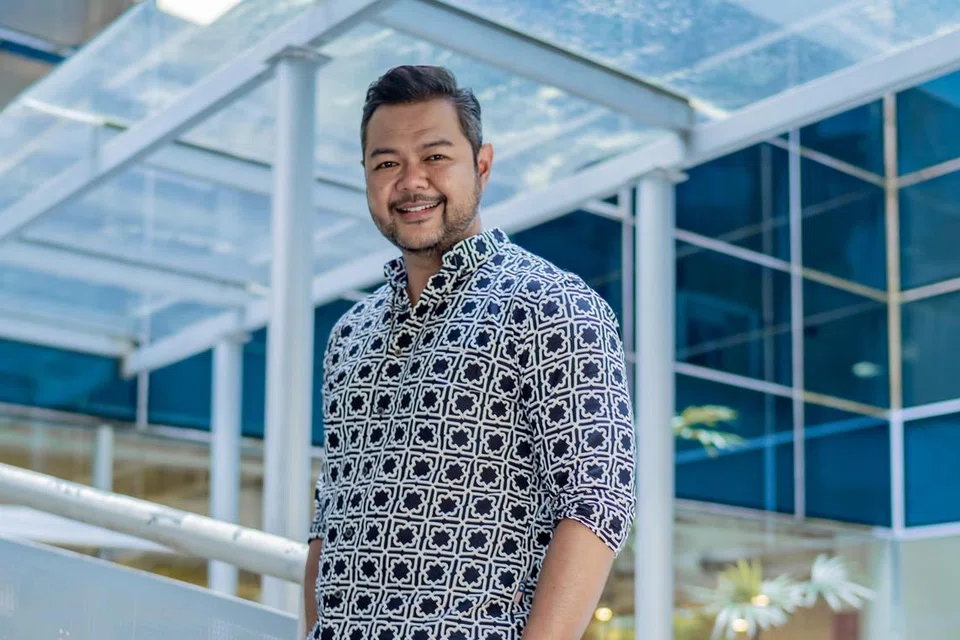 MANTAP: Hazrul Nizam kini bersedia untuk meneroka lebih banyak peluang meluaskan kerjaya muziknya di Malaysia.