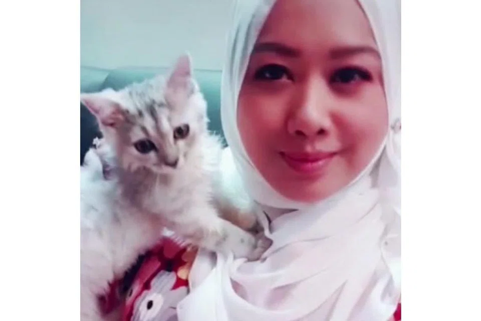 SEIRINGAN INGIN KUCING POPULAR: Cik Siti Aidah Abdul Kalil melibatkan kucing lucunya, Chomel, dalam video TikTok yang kerapkali menampilkan irama Hindustan sebagai merakam kenangan manis memelihara si kucing kesayangan. - Foto ihsan SITI AIDAH ABDUL KALIL