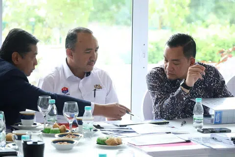 Malaysia, Johor, majlis daerah, Mohd Jafni Md Shukor, Onn Hafiz Ghazi, Draf Belanjawan 2026, 