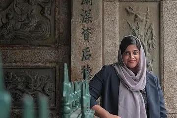 MAHU BAWA PERUBAHAN: Melibatkan diri dalam usaha antara agama telah membawa pengurus besar IRO, Cik Nazhath Faheema (gambar), lebih dekat kepada kepercayaannya sendiri, serta mengubah pandangan orang yang di sekelilingnya. - Foto BM oleh JASON QUAH