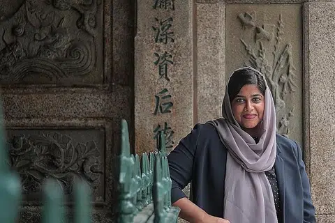 MAHU BAWA PERUBAHAN: Melibatkan diri dalam usaha antara agama telah membawa pengurus besar IRO, Cik Nazhath Faheema (gambar), lebih dekat kepada kepercayaannya sendiri, serta mengubah pandangan orang yang di sekelilingnya. - Foto BM oleh JASON QUAH