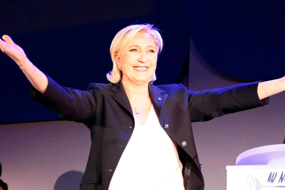 CIK MARINE LE PEN: Diramal meraih antara 21.6 hingga 23 peratus undi bagi pusingan pertama pilihan raya presiden Perancis. - Foto AFP