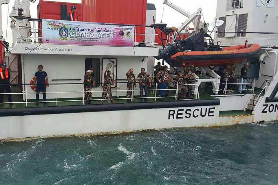 TIGA KALI KE SINGAPURA: Secara keseluruhan, sebanyak 1,500 kotak telah dibawa ke Aceh dengan menggunakan kapal ini yang mengambil masa 60 jam sebelum tiba di Aceh. - Foto SITI NURANI SALIM 