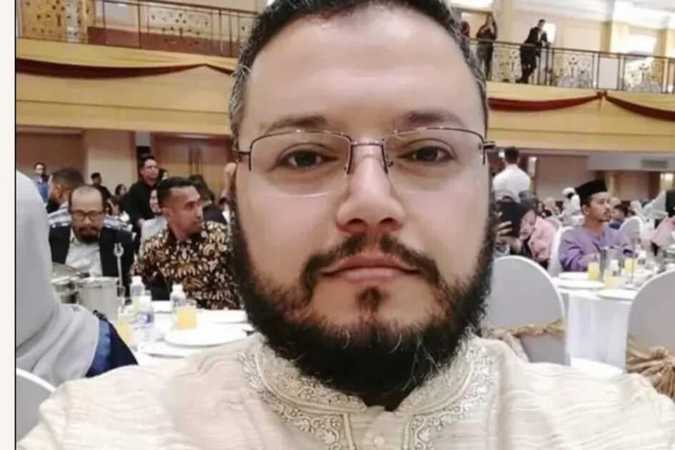 Abdul Karim Raed Miqdad, warga Palestin yang ditahan oleh Indonesia pada 16 Julai sebelum dihantar ke Cyprus sehari kemudian berdasarkan Notis Merah Interpol. Penahanan Miqdad, yang disyaki mempunyai kaitan dengan Hamas, mencetuskan kritikan daripada kumpulan penyokong Palestin dan pertubuhan hak asasi manusia yang mempersoalkan ketelusan proses berkenaan, manakala pihak berkuasa Indonesia menegaskan tindakan itu dibuat mengikut prosedur penguatkuasaan undang-undang antarabangsa.