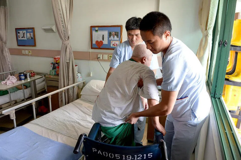 KHIDMAT DIPERLUKAN: Kementerian Kesihatan (MOH) menganggap perkhidmatan kesihatan bersepadu yang berada di luar institusi penjagaan kesihatan awam  - termasuk khidmat pemulihan atau terapi - sebagai perkhidmatan penting. Foto ini dirakamkan pada September 2016.