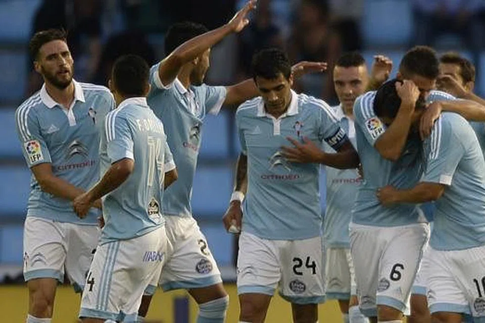 RAI KEMENANGAN: Pemain Celta Vigo meraikan jaringan Nolito (tengah). - Foto AFP