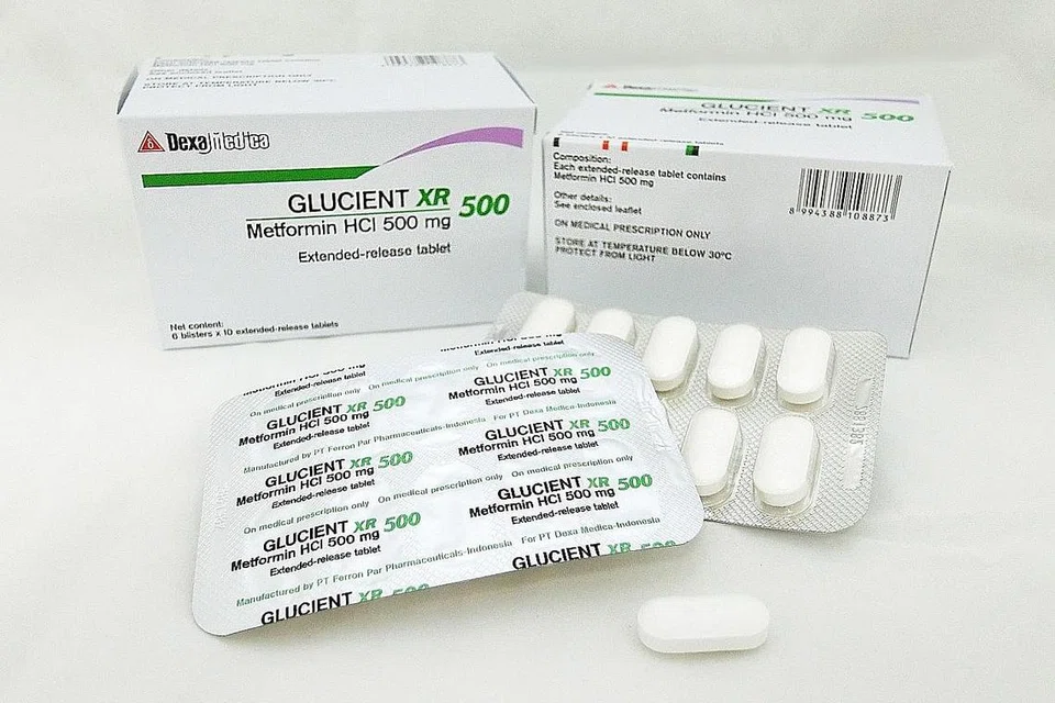 DITARIK BALIK: Tiga versi ubat metformin yang terjejas ialah Glucient XR Tablet 500 mg (gambar); Meijumet Prolonged Release Tablet dalam versi 750mg dan 1,000 mg. - Foto HSA