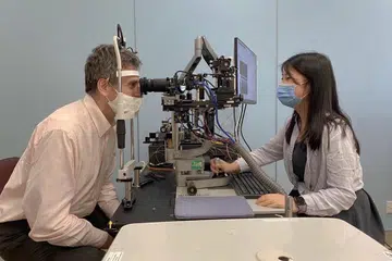 RAWATAN RABUN JAUH: Pemeriksaan tahap rabun jauh adalah isu kesihatan mata yang perlu dititikberatkan.