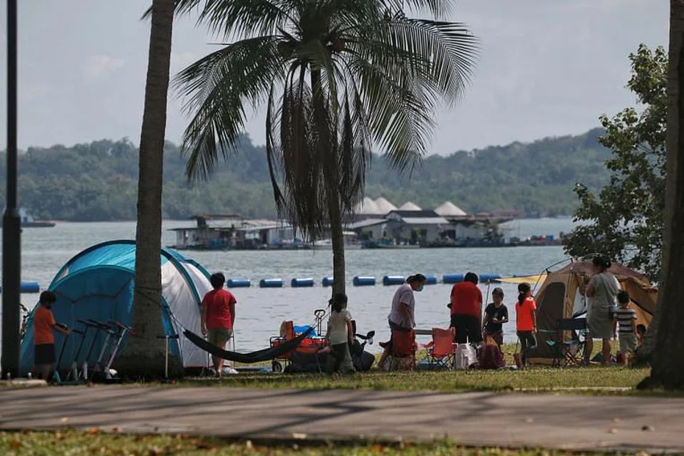 Berkhemah dan barbeku di taman dan pantai telah dibenarkan sejak dibuka semula Januari lalu, tetapi memerlukan permit.